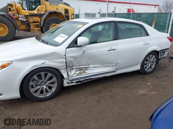 ✅ 2011 Toyota Avalon • VIN: 4T1BK3DB2BU395595 • Lot: 43570027. Wystawiony na IAAI z przebiegiem 69 281 mil. Bezpłatny archiwum sprzedaży aukcyjnych z USA i szczegółowy raport historii pojazdu na DreamBid. Zdjęcie 6.