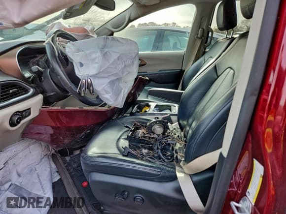 ✅ 2018 Chrysler Pacifica Touring L Plus • VIN: 2C4RC1EGXJR116582 • Lot: 90655825. Wystawiony na Copart z przebiegiem Nie podano. Bezpłatny archiwum sprzedaży aukcyjnych z USA i szczegółowy raport historii pojazdu na DreamBid. Zdjęcie 7.