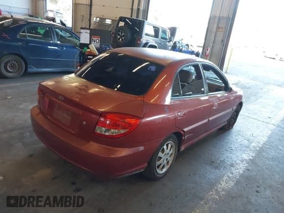 ✅ 2004 Kia Rio • VIN: KNADC125846331142 • Лот: 41982947. Опубликован ранее на IAAI с пробегом 181 904 миль. Бесплатный доступ к архиву аукционных продаж из США и подробный отчёт об истории автомобиля на DreamBid. Изображение 4.