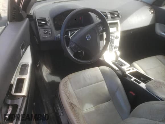 ✅ 2012 Volvo C30 • VIN: YV1672MK3C2278102 • Lot: 90802325. Wystawiony na Copart z przebiegiem 127 844 mil. Bezpłatny archiwum sprzedaży aukcyjnych z USA i szczegółowy raport historii pojazdu na DreamBid. Zdjęcie 8.