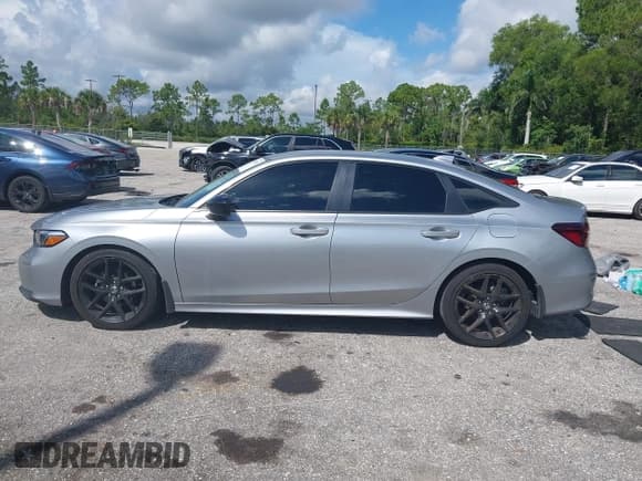 ✅ 2025 Honda Civic Sport • VIN: 2HGFE2F53SH557270 • Lot: 43188130. Listed on IAAI with 12,466 mi. Free auction sales archive from the USA and detailed vehicle history report at DreamBid. Image 14.