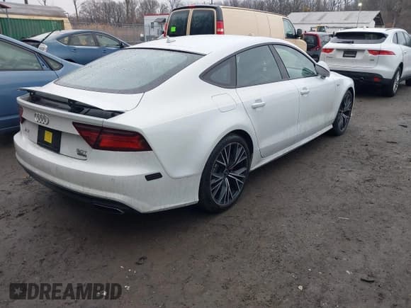 ✅ 2017 Audi A7 Premium Plus • VIN: WAUW2AFC0HN085266 • Lot: 41461035. Wystawiony na IAAI z przebiegiem 135 459 mil. Bezpłatny archiwum sprzedaży aukcyjnych z USA i szczegółowy raport historii pojazdu na DreamBid. Zdjęcie 4.