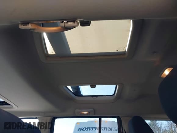 ✅ 2008 Jeep Commander Sport • VIN: 1J8HG48N58C156284 • Lot: 41825196. Listed on IAAI with 100,177 mi. Free auction sales archive from the USA and detailed vehicle history report at DreamBid. Image 15.