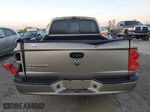 ✅ 2007 Dodge Dakota SLT • VIN: 1D7HE48K17S111596 • Лот: 72430874. Размещён на Copart с пробегом 101 681 миль миль. Получите бесплатный доступ к архиву аукционных продаж из США и посмотрите подробный отчёт об истории автомобиля на DreamBid. Изображение 6.