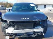 ✅ 2024 Kia EV9 Land • VIN: KNDADFS58R6039868 • Lot: 43524619. Wystawiony na IAAI z przebiegiem 6 696 mil. Bezpłatny archiwum sprzedaży aukcyjnych z USA i szczegółowy raport historii pojazdu na DreamBid. Zdjęcie 12.