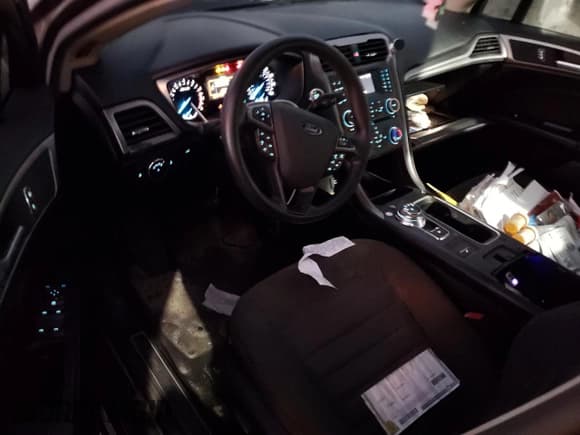 ✅ 2017 Ford Fusion SE • VIN: 3FA6P0H79HR143215 • Lot: 91162535. Wystawiony na Copart z przebiegiem 130 490 mil. Bezpłatny archiwum sprzedaży aukcyjnych z USA i szczegółowy raport historii pojazdu na DreamBid. Zdjęcie 8.