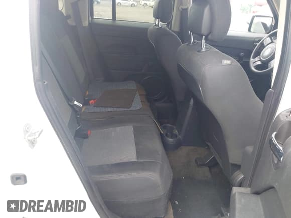 ✅ 2016 Jeep Patriot Sport • VIN: 1C4NJPBA9GD732454 • Lot: 43552483. Wystawiony na IAAI z przebiegiem 187 586 mil. Bezpłatny archiwum sprzedaży aukcyjnych z USA i szczegółowy raport historii pojazdu na DreamBid. Zdjęcie 8.