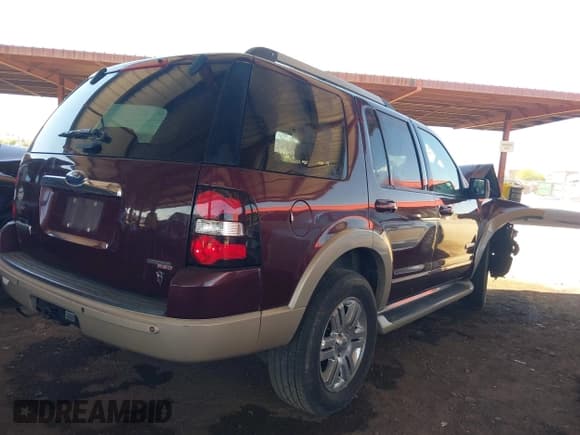 ✅ 2006 Ford Explorer Eddie Bauer • VIN: 1FMEU64816UB18746 • Lot: 42315397. Wystawiony na IAAI z przebiegiem 188 059 mil. Bezpłatny archiwum sprzedaży aukcyjnych z USA i szczegółowy raport historii pojazdu na DreamBid. Zdjęcie 4.