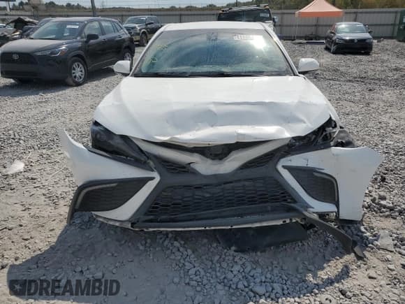 ✅ 2022 Toyota Camry SE • VIN: 4T1G11AK5NU622008 • Lot: 81113945. Wystawiony na Copart z przebiegiem 113 601 mil. Bezpłatny archiwum sprzedaży aukcyjnych z USA i szczegółowy raport historii pojazdu na DreamBid. Zdjęcie 5.
