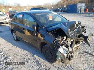 ✅ 2009 Nissan Versa 1.6 • VIN: 3N1CC11E69L479967 • Лот: 43678777. Опубликован ранее на IAAI с пробегом 117 025 миль. Бесплатный доступ к архиву аукционных продаж из США и подробный отчёт об истории автомобиля на DreamBid. Изображение 1.
