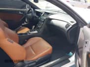 ✅ 2015 Hyundai Genesis Coupe R-Spec • VIN: KMHHU6KJ5FU125668 • Lot: 42139821. Wystawiony na IAAI z przebiegiem 55 316 mil. Bezpłatny archiwum sprzedaży aukcyjnych z USA i szczegółowy raport historii pojazdu na DreamBid. Zdjęcie 5.