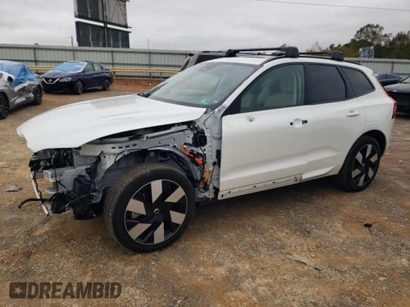 ✅ 2024 Volvo XC60 Plus Dark Theme • VIN: YV4H60DLXR1917781 • Lot: 82760255. Listed on Copart with 12,720 mi. Free auction sales archive from the USA and detailed vehicle history report at DreamBid. Image 1.