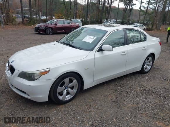 ✅ 2007 BMW 5 Series 530i • VIN: WBANE73517CM50110 • Lot: 43776328. Wystawiony na IAAI z przebiegiem 163 573 mil. Bezpłatny archiwum sprzedaży aukcyjnych z USA i szczegółowy raport historii pojazdu na DreamBid. Zdjęcie 2.