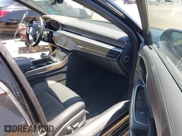 ✅ 2024 Audi A8 • VIN: WAULDAF89RN003075 • Лот: 42502959. Опубликован ранее на IAAI с пробегом 4 409 миль. Бесплатный доступ к архиву аукционных продаж из США и подробный отчёт об истории автомобиля на DreamBid. Изображение 5.