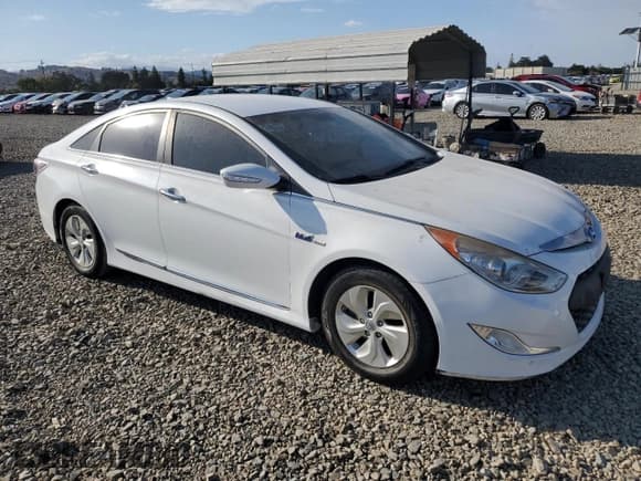 ✅ 2015 Hyundai Sonata • VIN: KMHEC4A47FA133049 • Лот: 89863915. Опубликован ранее на Copart с пробегом 110 847 миль. Бесплатный доступ к архиву аукционных продаж из США и подробный отчёт об истории автомобиля на DreamBid. Изображение 4.