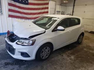 2019 Chevrolet Sonic LT z VIN 1G1JG6SBXK4140045, wystawiony jako Copart lot #62066515 z przebiegiem Nie podano mil oraz Szkoda całkowita • Salvage title. Historia ofert i sprzedaży dostępna na DreamBid. Obrazek 1.