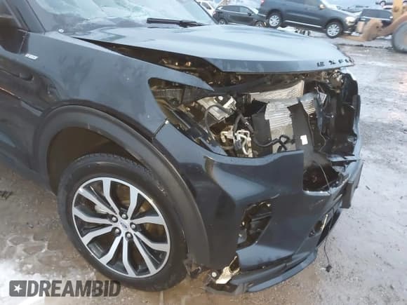 ✅ 2025 Ford Explorer ST-Line • VIN: 1FMUK8KH3SGB60361 • Lot: 43863977. Wystawiony na IAAI z przebiegiem 16 532 mil. Bezpłatny archiwum sprzedaży aukcyjnych z USA i szczegółowy raport historii pojazdu na DreamBid. Zdjęcie 18.