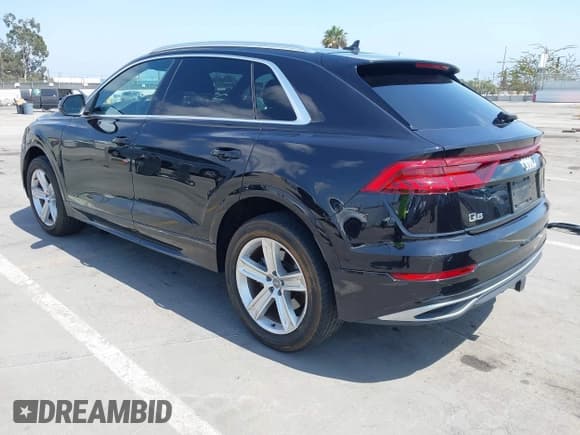 ✅ 2019 Audi Q8 Premium • VIN: WA1AVAF12KD010255 • Лот: 42428814. Опубликован ранее на IAAI с пробегом 15 996 миль. Бесплатный доступ к архиву аукционных продаж из США и подробный отчёт об истории автомобиля на DreamBid. Изображение 3.