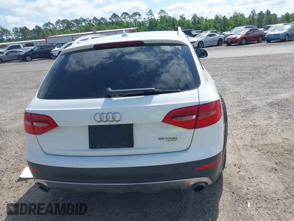 ✅ 2015 Audi allroad A4 Premium Plus • VIN: WA1UFAFLXFA055527 • Лот: 41760426. Опубликован ранее на IAAI с пробегом 130 238 миль. Бесплатный доступ к архиву аукционных продаж из США и подробный отчёт об истории автомобиля на DreamBid. Изображение 16.