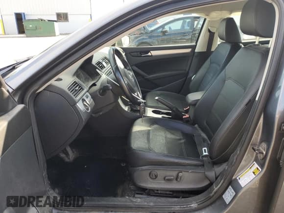 ✅ 2013 Volkswagen Passat SE • VIN: 1VWBP7A35DC116074 • Lot: 91559395. Wystawiony na Copart z przebiegiem 113 367 mil. Bezpłatny archiwum sprzedaży aukcyjnych z USA i szczegółowy raport historii pojazdu na DreamBid. Zdjęcie 7.