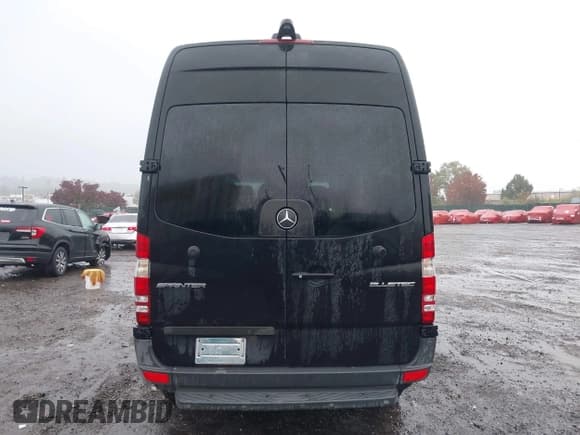 ✅ 2015 Mercedes-Benz Sprinter Passenger • VIN: WDZPE7DC7FP157196 • Lot: 43564964. Wystawiony na IAAI z przebiegiem 110 534 mil. Bezpłatny archiwum sprzedaży aukcyjnych z USA i szczegółowy raport historii pojazdu na DreamBid. Zdjęcie 16.