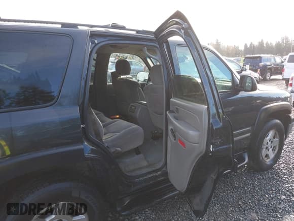 ✅ 2004 Chevrolet Tahoe LS • VIN: 1GNEK13TX4R208133 • Lot: 43751637. Listed on IAAI with 251,771 mi. Free auction sales archive from the USA and detailed vehicle history report at DreamBid. Image 8.