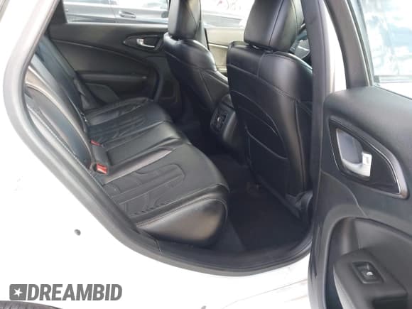 ✅ 2015 Chrysler 200 S • VIN: 1C3CCCDG3FN727582 • Лот: 43531865. Опубликован ранее на IAAI с пробегом 115 437 миль. Бесплатный доступ к архиву аукционных продаж из США и подробный отчёт об истории автомобиля на DreamBid. Изображение 8.