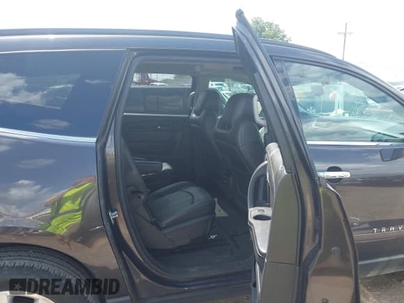 ✅ 2016 Chevrolet Traverse LT • VIN: 1GNKVGKD1GJ165005 • Lot: 42786635. Wystawiony na IAAI z przebiegiem 186 315 mil. Bezpłatny archiwum sprzedaży aukcyjnych z USA i szczegółowy raport historii pojazdu na DreamBid. Zdjęcie 8.