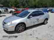 2004 Dodge Neon SXT z VIN 1B3ES56C74D576697, wystawiony jako Copart lot #61158795 z przebiegiem 225 717 mil mil oraz Szkoda całkowita • Salvage title. Historia ofert i sprzedaży dostępna na DreamBid. Obrazek 1.