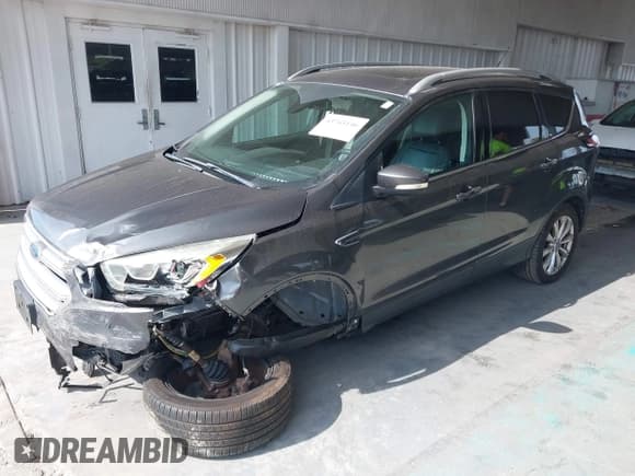 ✅ 2017 Ford Escape Titanium • VIN: 1FMCU0J90HUA47446 • Lot: 43765146. Wystawiony na IAAI z przebiegiem 91 998 mil. Bezpłatny archiwum sprzedaży aukcyjnych z USA i szczegółowy raport historii pojazdu na DreamBid. Zdjęcie 17.