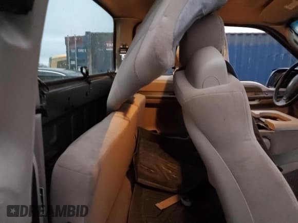 ✅ 2004 Ford F-250 XL • VIN: 3FTNX20L24MA09468 • Lot: 82153354. Wystawiony na Copart z przebiegiem 132 085 mil. Bezpłatny archiwum sprzedaży aukcyjnych z USA i szczegółowy raport historii pojazdu na DreamBid. Zdjęcie 10.