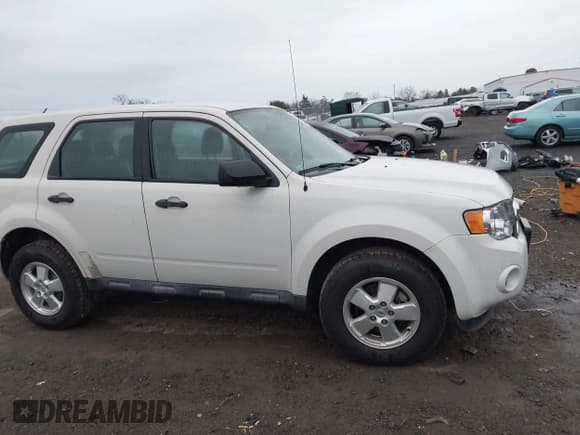 ✅ 2012 Ford Escape XLS • VIN: 1FMCU9C71CKA45029 • Lot: 43790472. Wystawiony na IAAI z przebiegiem 83 508 mil. Bezpłatny archiwum sprzedaży aukcyjnych z USA i szczegółowy raport historii pojazdu na DreamBid. Zdjęcie 13.