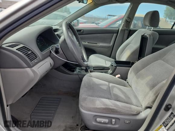 ✅ 2004 Toyota Camry STD • VIN: 4T1BE32K44U820294 • Lot: 85648045. Wystawiony na Copart z przebiegiem 205 697 mil. Bezpłatny archiwum sprzedaży aukcyjnych z USA i szczegółowy raport historii pojazdu na DreamBid. Zdjęcie 7.