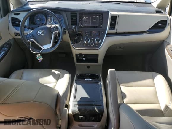 ✅ 2018 Toyota Sienna XLE Auto Access Seat • VIN: 5TDYZ3DC3JS959776 • Lot: 89502375. Wystawiony na Copart z przebiegiem 69 053 mil. Bezpłatny archiwum sprzedaży aukcyjnych z USA i szczegółowy raport historii pojazdu na DreamBid. Zdjęcie 8.