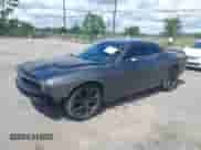 2018 Dodge Challenger SXT Plus z VIN 2C3CDZAG3JH149828, wystawiony jako IAAI lot #43284929 z przebiegiem 106 873 mil mil oraz . Historia ofert i sprzedaży dostępna na DreamBid. Obrazek 2.