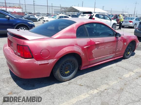 ✅ 1999 Ford Mustang • VIN: 1FAFP4045XF176751 • Lot: 42477901. Wystawiony na IAAI z przebiegiem 156 945 mil. Bezpłatny archiwum sprzedaży aukcyjnych z USA i szczegółowy raport historii pojazdu na DreamBid. Zdjęcie 4.