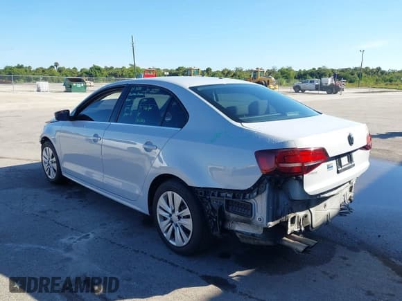 ✅ 2017 Volkswagen Jetta S • VIN: 3VW2B7AJ1HM415059 • Lot: 43555214. Wystawiony na IAAI z przebiegiem 102 894 mil. Bezpłatny archiwum sprzedaży aukcyjnych z USA i szczegółowy raport historii pojazdu na DreamBid. Zdjęcie 3.