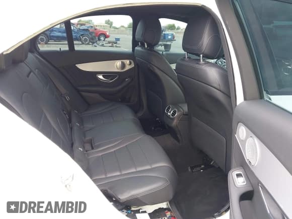 ✅ 2019 Mercedes-Benz C 300 • VIN: 55SWF8EBXKU306059 • Lot: 42760067. Wystawiony na IAAI z przebiegiem 21 034 mil. Bezpłatny archiwum sprzedaży aukcyjnych z USA i szczegółowy raport historii pojazdu na DreamBid. Zdjęcie 8.