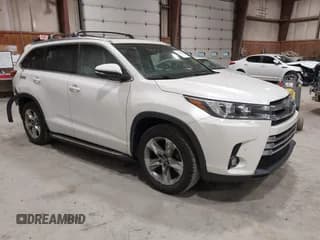 ✅ 2018 Toyota Highlander Limited • VIN: 5TDDZRFH3JS827093 • Lot: 42181696. Wystawiony na IAAI z przebiegiem 63 396 mil. Bezpłatny archiwum sprzedaży aukcyjnych z USA i szczegółowy raport historii pojazdu na DreamBid. Zdjęcie 1.