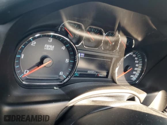 ✅ 2018 Chevrolet Suburban LT • VIN: 1GNSKHKC0JR380860 • Lot: 71195434. Wystawiony na Copart z przebiegiem 69 452 mil. Bezpłatny archiwum sprzedaży aukcyjnych z USA i szczegółowy raport historii pojazdu na DreamBid. Zdjęcie 9.