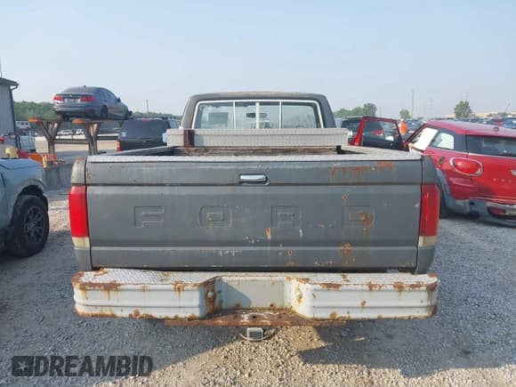 ✅ 1987 Ford F-250 • VIN: 1FTFF25N7HPA33055 • Lot: 42492336. Listed on IAAI with 457,819 mi. Free auction sales archive from the USA and detailed vehicle history report at DreamBid. Image 17.