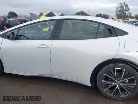 ✅ 2024 Toyota Prius LE • VIN: JTDACAAU8R3016249 • Lot: 41520600. Wystawiony na IAAI z przebiegiem 17 260 mil. Bezpłatny archiwum sprzedaży aukcyjnych z USA i szczegółowy raport historii pojazdu na DreamBid. Zdjęcie 14.