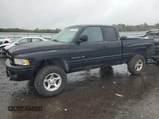 ✅ 2001 Dodge 1500 • VIN: 3B7HF13Y71G776289 • Лот: 71162624. Опубликован ранее на Copart с пробегом Не указан. Бесплатный доступ к архиву аукционных продаж из США и подробный отчёт об истории автомобиля на DreamBid. Изображение 1.