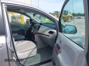 ✅ 2012 Toyota Sienna XLE AAS • VIN: 5TDYK3DC3CS246416 • Lot: 43163250. Wystawiony na IAAI z przebiegiem 120 618 mil. Bezpłatny archiwum sprzedaży aukcyjnych z USA i szczegółowy raport historii pojazdu na DreamBid. Zdjęcie 5.