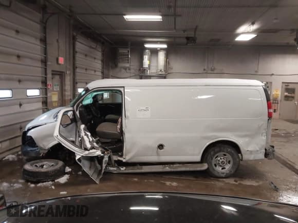 ✅ 2016 GMC Savana Cargo • VIN: 1GTW7AFF8G1261629 • Лот: 41579429. Опубликован ранее на IAAI с пробегом 92 566 миль. Бесплатный доступ к архиву аукционных продаж из США и подробный отчёт об истории автомобиля на DreamBid. Изображение 15.