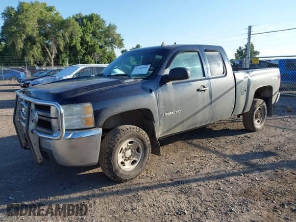 ✅ 2008 Chevrolet Silverado 2500HD 1LT • VIN: 1GCHK29K98E211015 • Lot: 42584905. Wystawiony na IAAI z przebiegiem 286 629 mil. Bezpłatny archiwum sprzedaży aukcyjnych z USA i szczegółowy raport historii pojazdu na DreamBid. Zdjęcie 2.