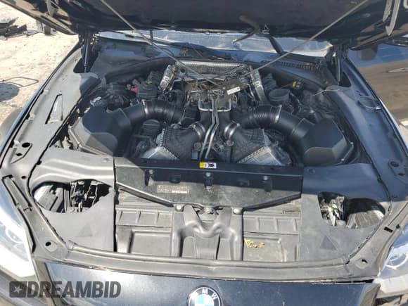 ✅ 2015 BMW M6 • VIN: WBS6C9C50FD467779 • Lot: 56702794. Wystawiony na Copart z przebiegiem 78 259 mil. Bezpłatny archiwum sprzedaży aukcyjnych z USA i szczegółowy raport historii pojazdu na DreamBid. Zdjęcie 12.