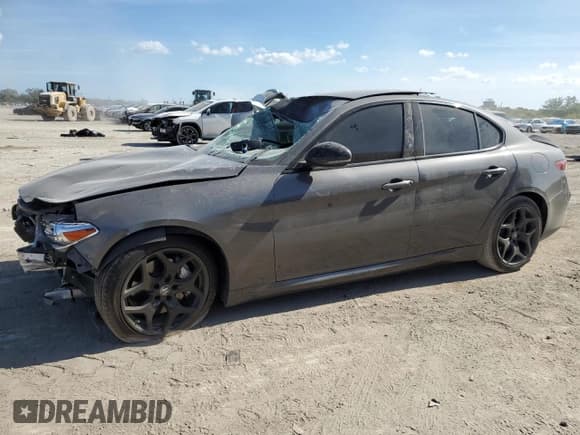 ✅ 2021 Alfa Romeo Giulia • VIN: ZARFAMAN0M7645906 • Lot: 83598394. Listed on Copart with 63,051 mi. Free auction sales archive from the USA and detailed vehicle history report at DreamBid. Image 1.