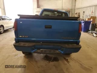 ✅ 2001 Chevrolet S-10 LS ZR2 • VIN: 1GCCT19W418122235 • Лот: 50587305. Опубликован ранее на Copart с пробегом 212 072 миль. Бесплатный доступ к архиву аукционных продаж из США и подробный отчёт об истории автомобиля на DreamBid. Изображение 6.