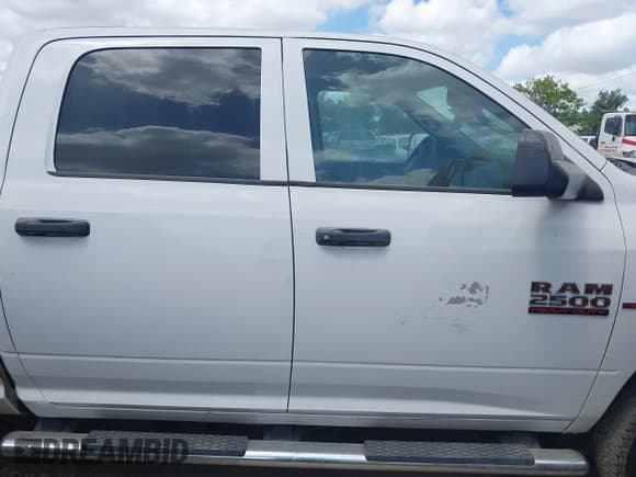 ✅ 2017 Ram 2500 Tradesman • VIN: 3C6UR5HL4HG670748 • Lot: 42767336. Listed on IAAI with 111,404 mi. Free auction sales archive from the USA and detailed vehicle history report at DreamBid. Image 12.